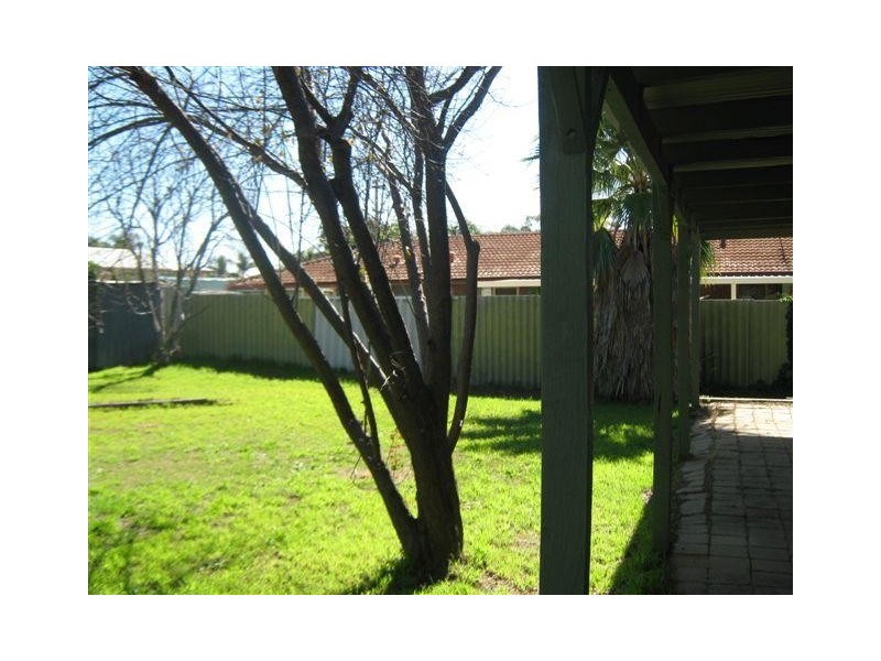 8 Markham Way, Swan View WA 6056