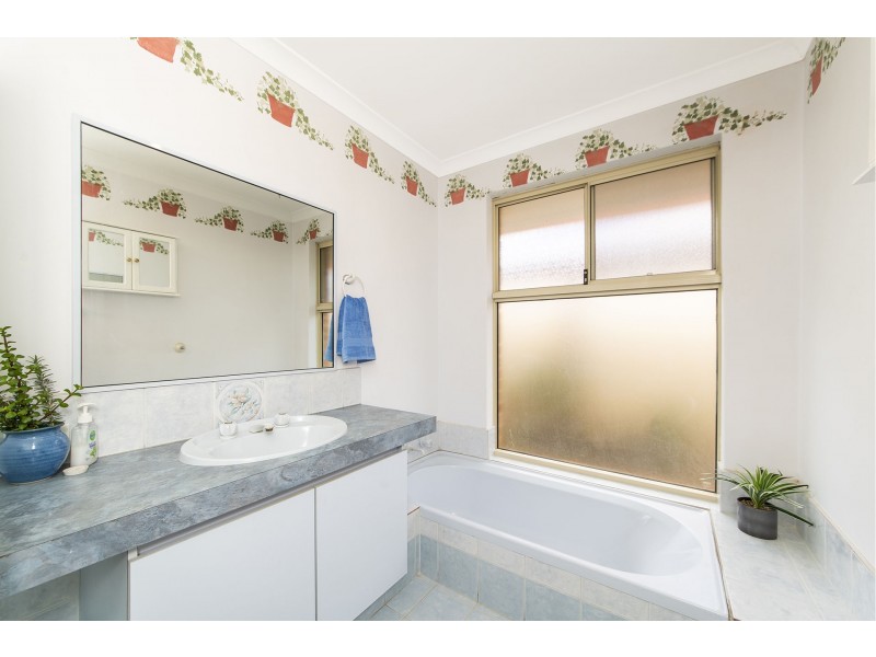 12 ZIRCON PLACE, Maida Vale WA 6057