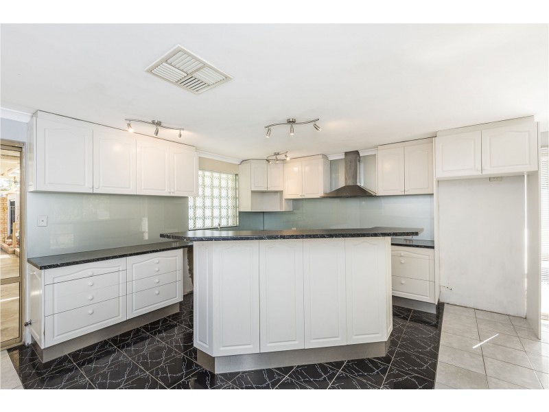 2 Forward Court, High Wycombe WA 6057