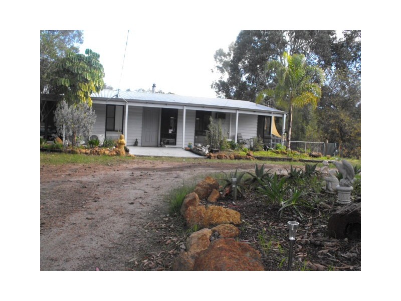 7 Parkland Rd, Stoneville WA 6081