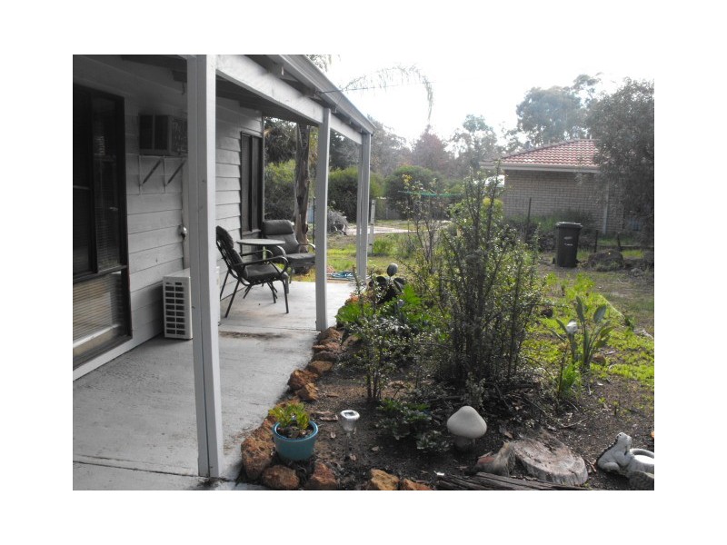 7 Parkland Rd, Stoneville WA 6081