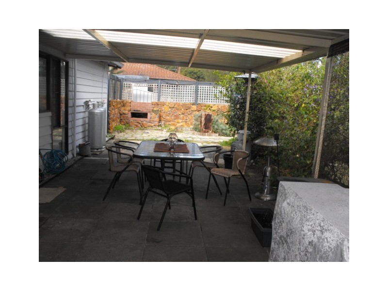 7 Parkland Rd, Stoneville WA 6081