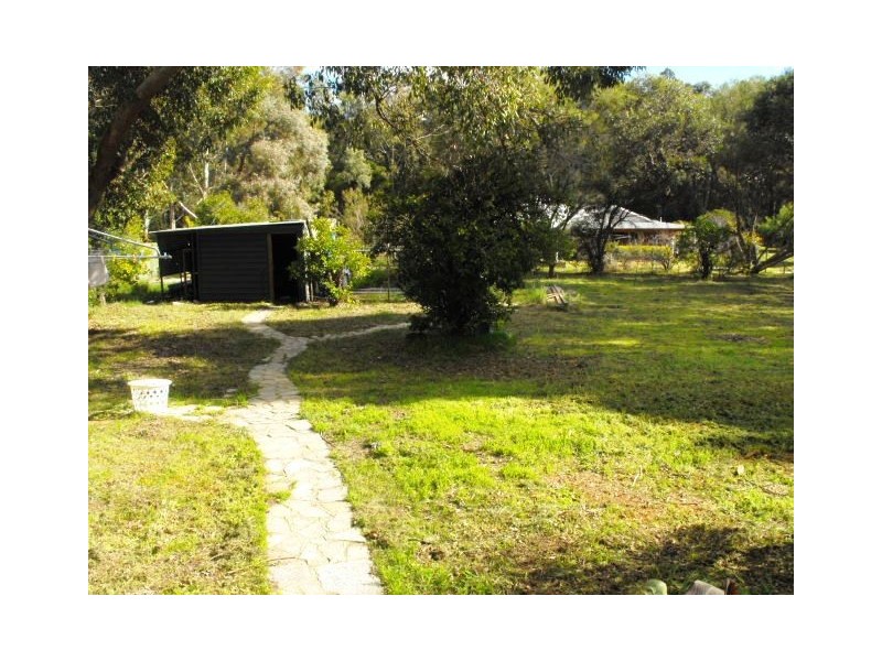 7 Parkland Rd, Stoneville WA 6081