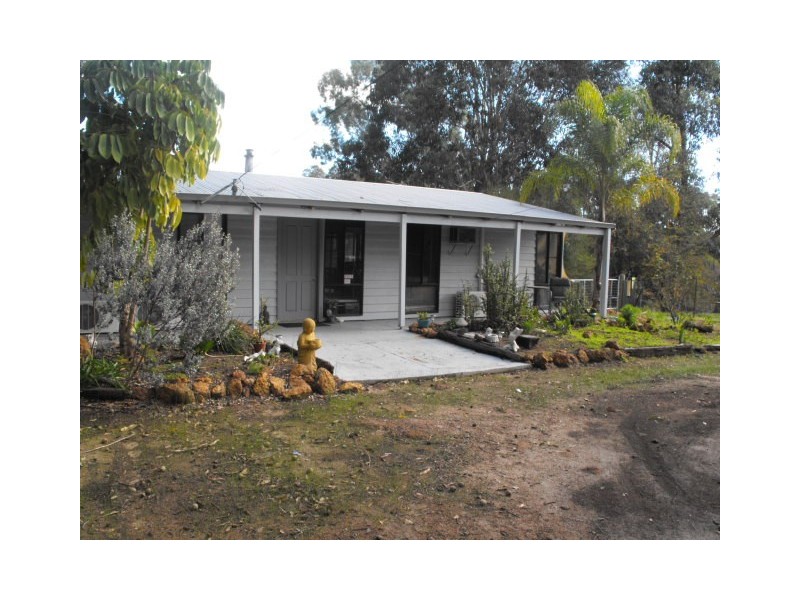 7 Parkland Rd, Stoneville WA 6081