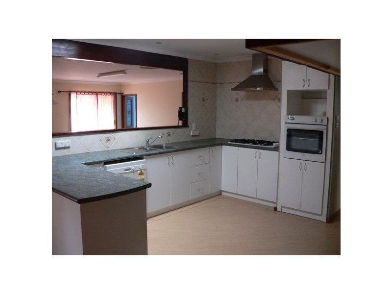 28 Thomas Street, Narembeen WA 6369