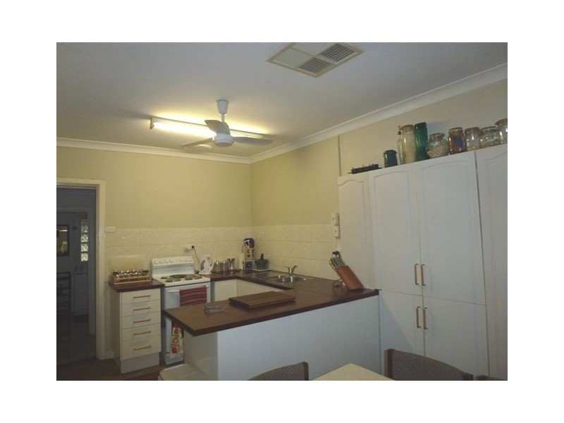 31 Macpherson St, Cunderdin WA 6407