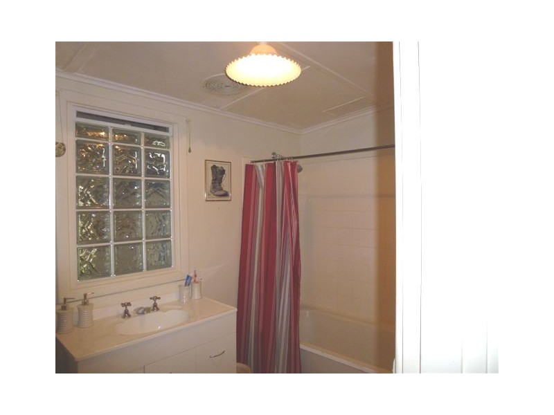 31 Macpherson St, Cunderdin WA 6407