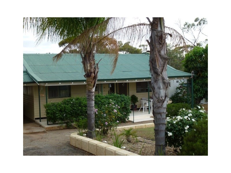 31 Macpherson St, Cunderdin WA 6407