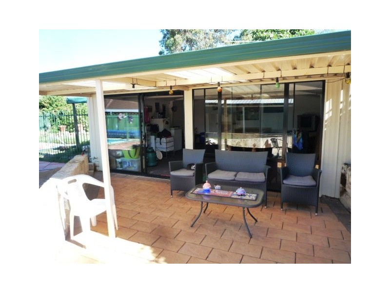 4 CHIRETON, Beechboro WA 6063
