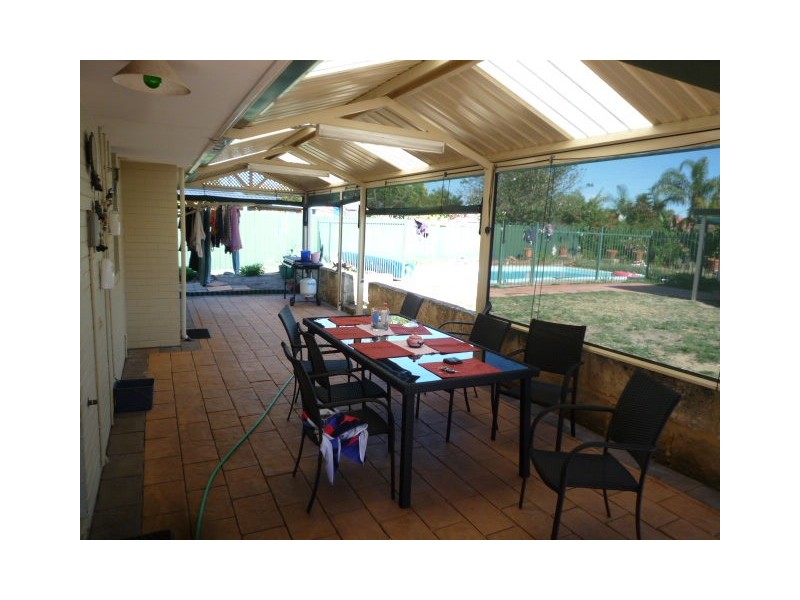 4 CHIRETON, Beechboro WA 6063