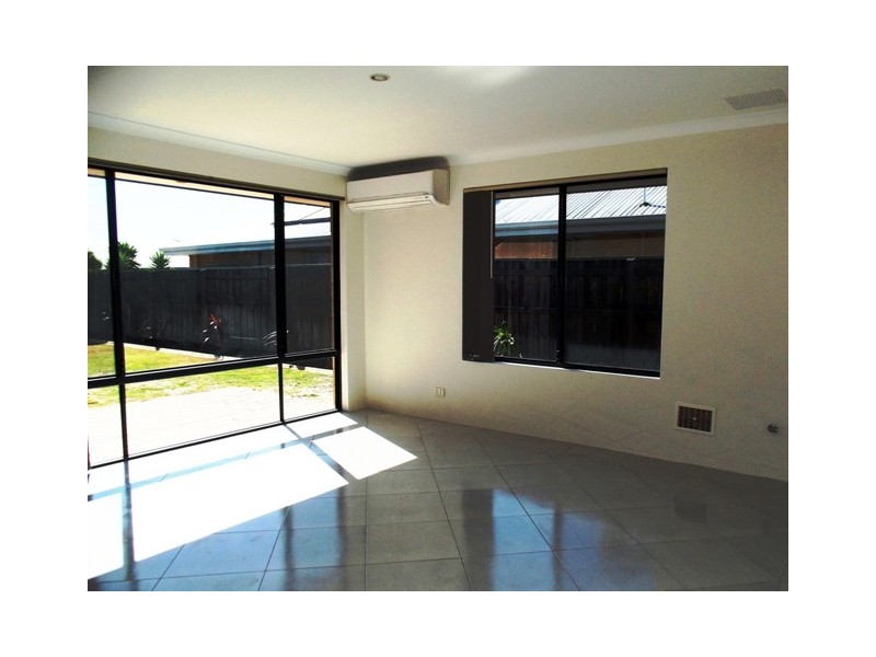 15 Strathmore Parkway, Ellenbrook WA 6069