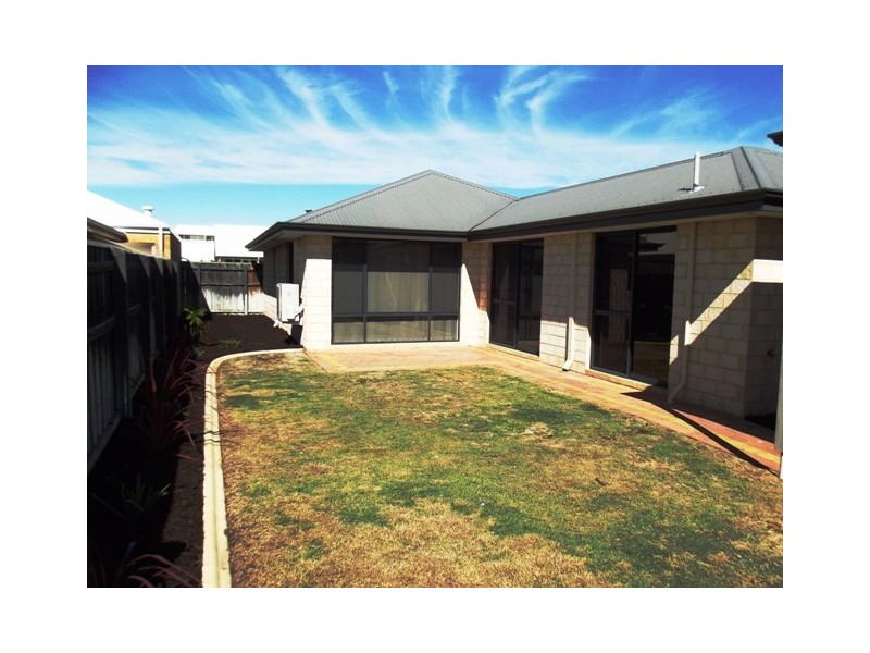 15 Strathmore Parkway, Ellenbrook WA 6069