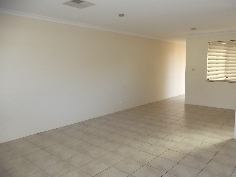 2/33 Elvire St, Viveash WA 6056