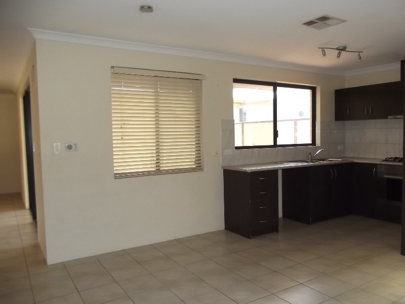 2/33 Elvire St, Viveash WA 6056