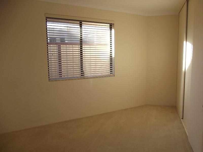 2/33 Elvire St, Viveash WA 6056