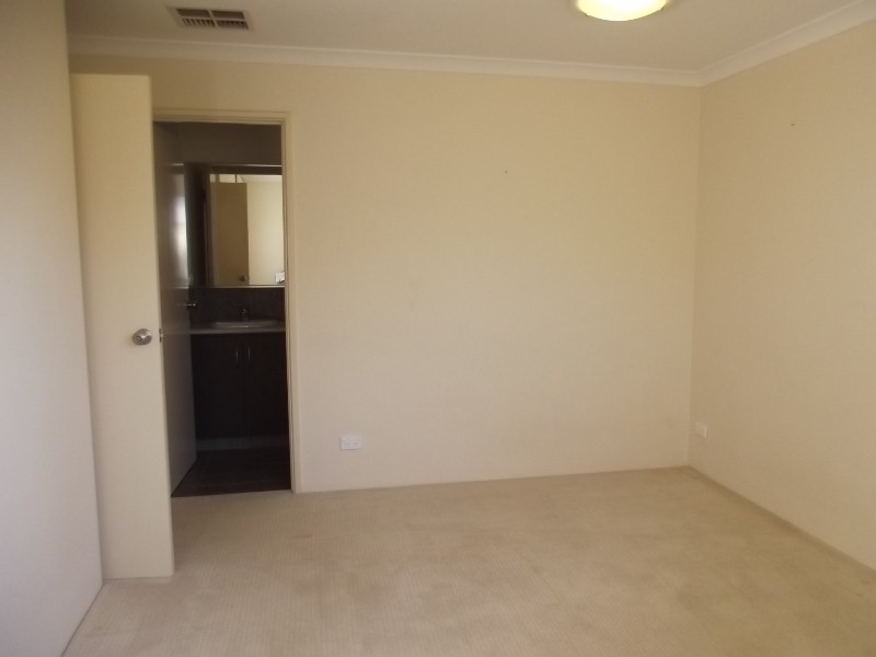 2/33 Elvire St, Viveash WA 6056