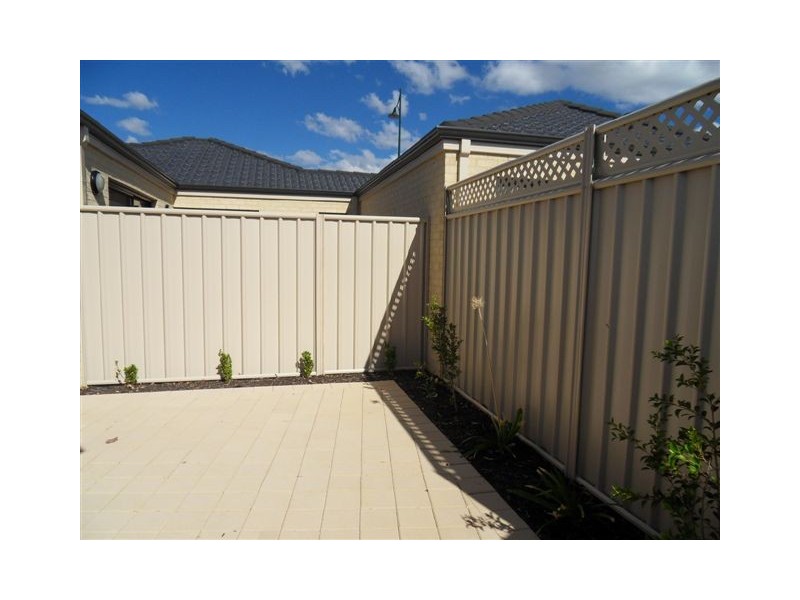 1/2 Sampson Close, Midland WA 6056