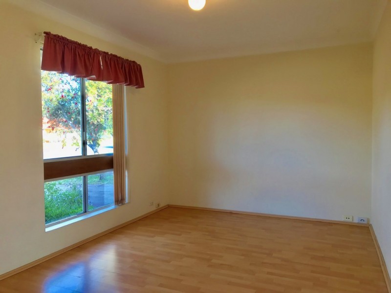 8 Markham Way, Swan View WA 6056