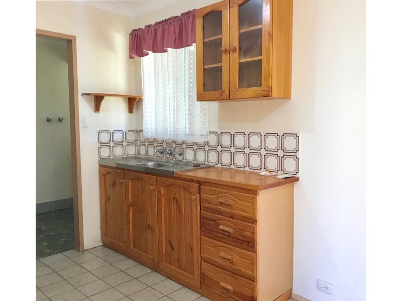 8 Markham Way, Swan View WA 6056