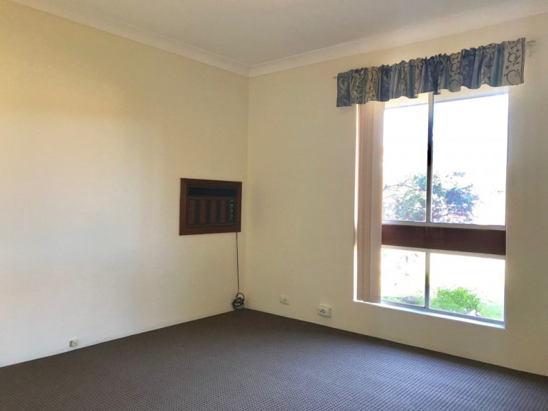 8 Markham Way, Swan View WA 6056