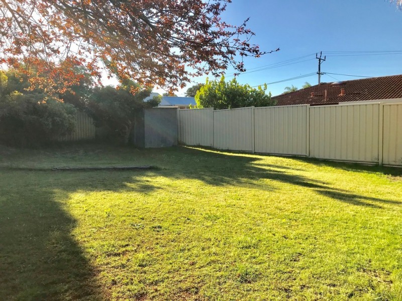 8 Markham Way, Swan View WA 6056