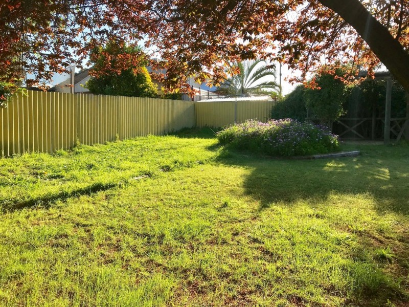 8 Markham Way, Swan View WA 6056