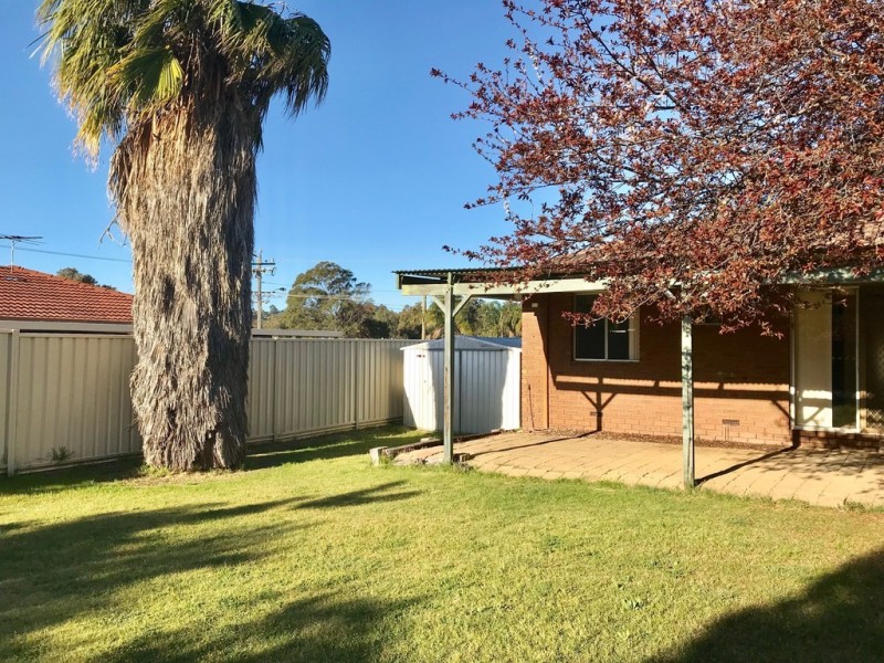 8 Markham Way, Swan View WA 6056