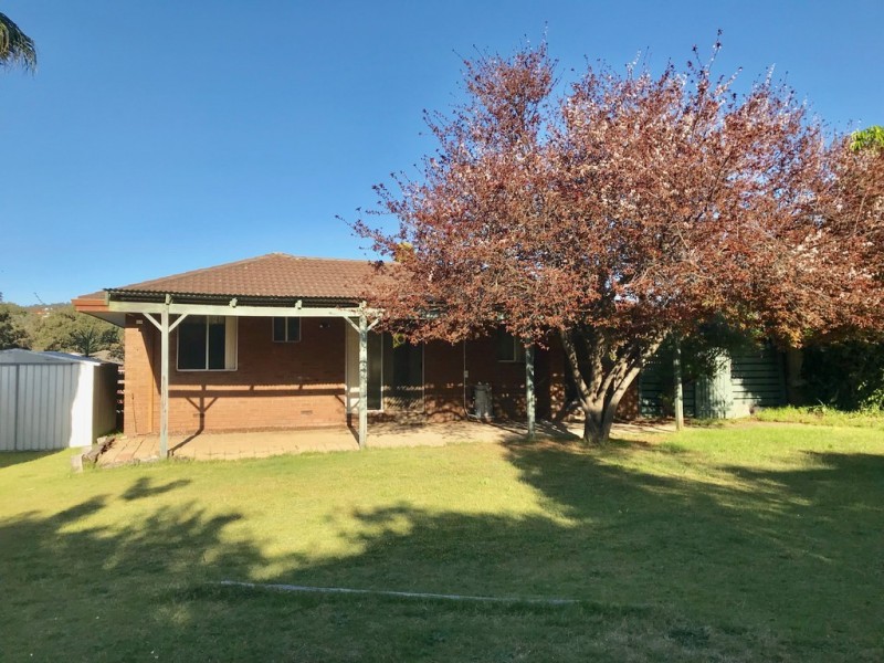 8 Markham Way, Swan View WA 6056