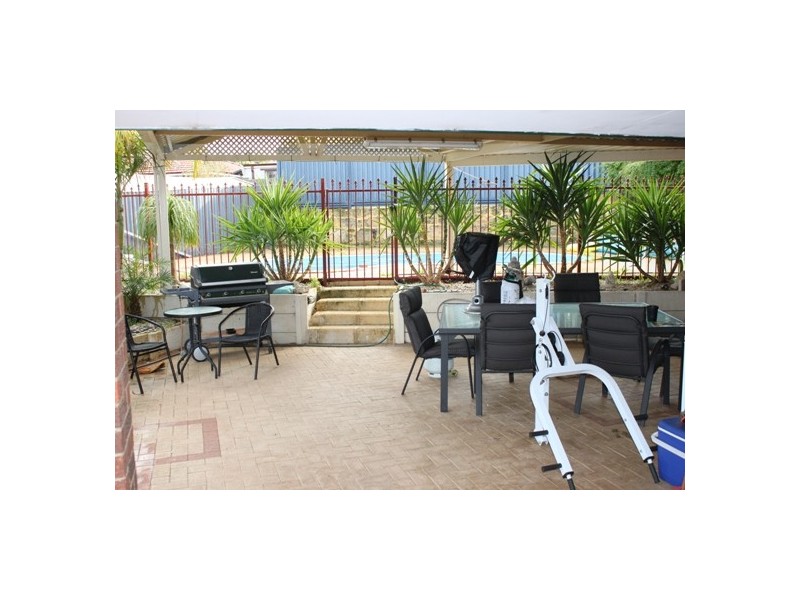 7 ELLESMERE ROAD, Swan View WA 6056