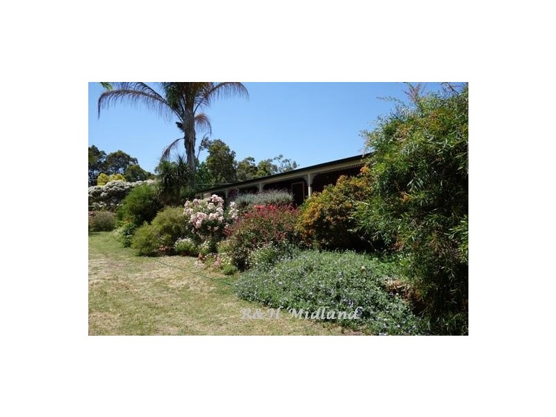 15 Birch Place, Stoneville WA 6081