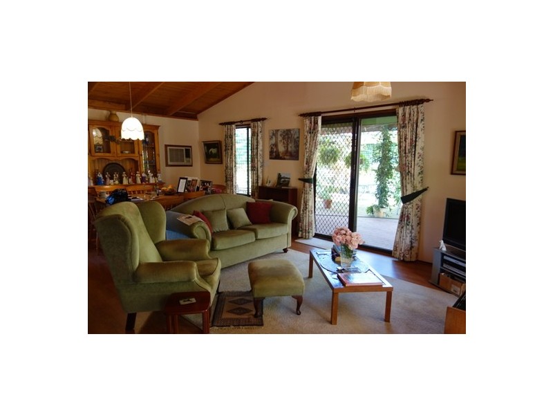 15 Birch Place, Stoneville WA 6081