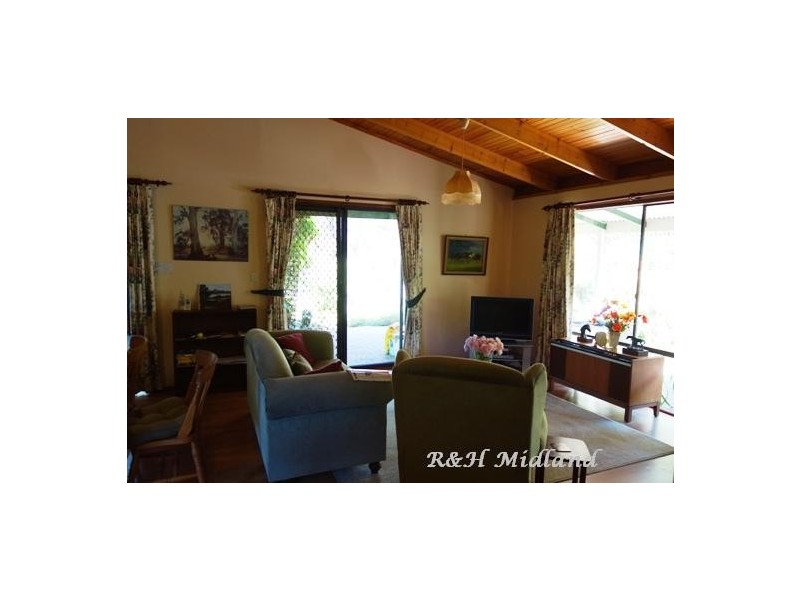 15 Birch Place, Stoneville WA 6081