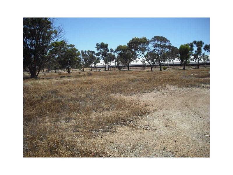 16 Railway Avenue, Nungarin WA 6490