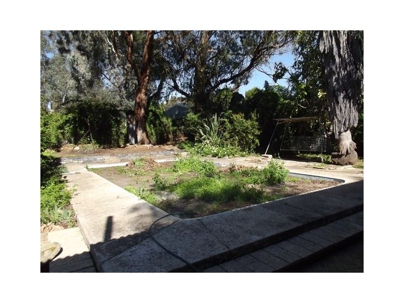 4 The Crescent, Helena Valley WA 6056