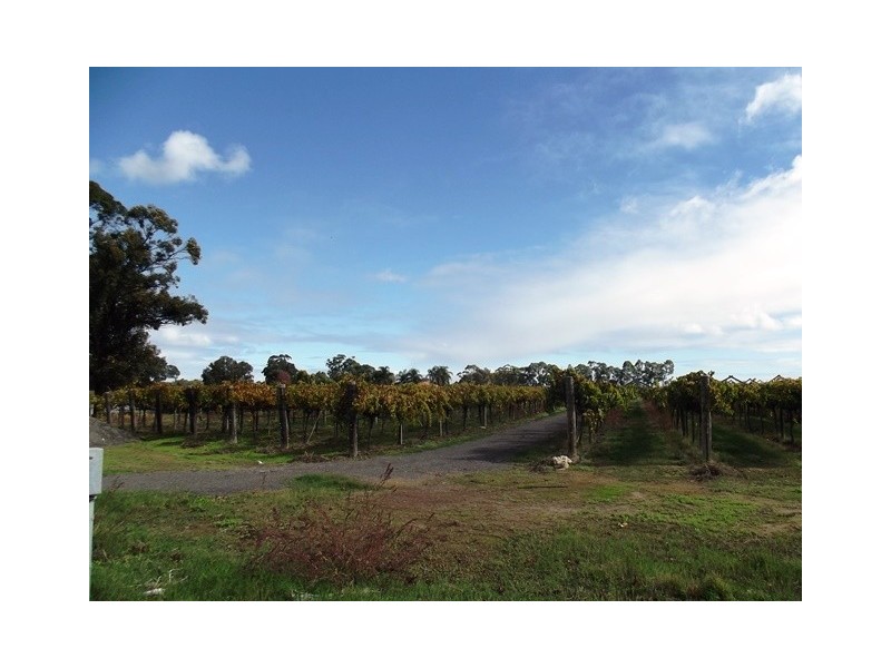210 West Swan Road, Caversham WA 6055