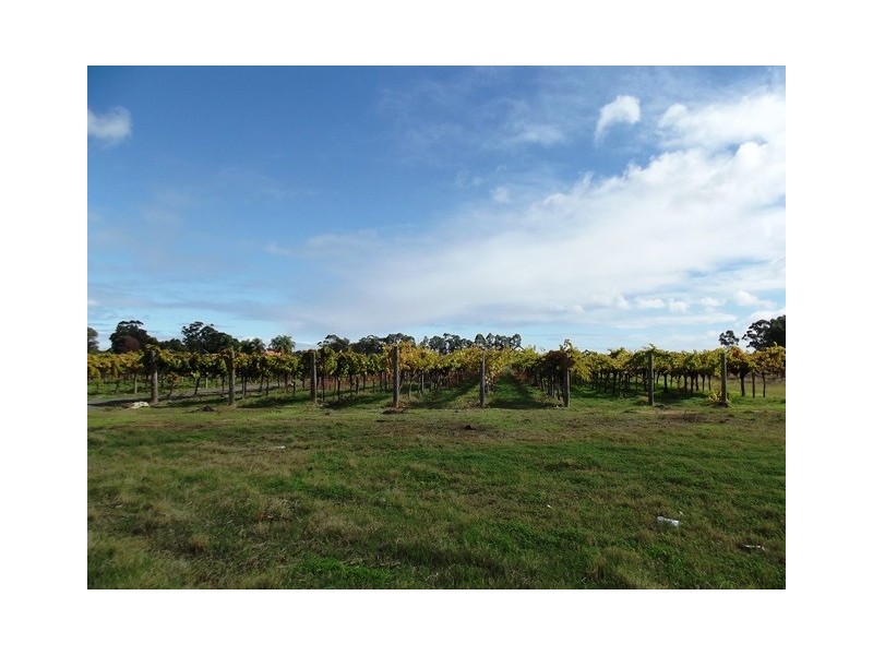 210 West Swan Road, Caversham WA 6055