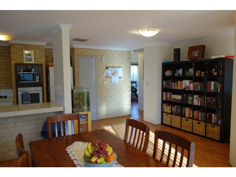 28 Burton Retreat, Stratton WA 6056