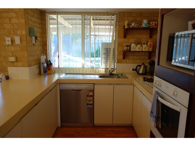 28 Burton Retreat, Stratton WA 6056