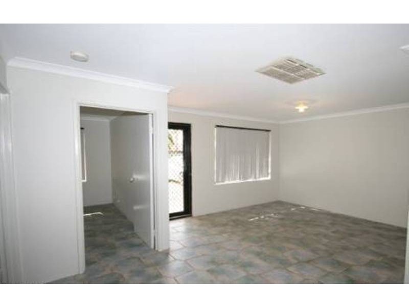 11 Nooyan Close, South Guildford WA 6055