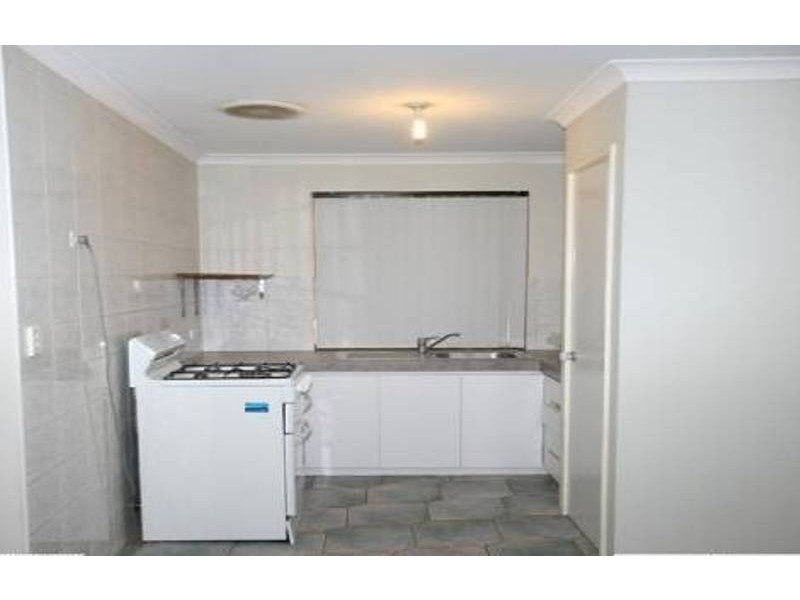 11 Nooyan Close, South Guildford WA 6055