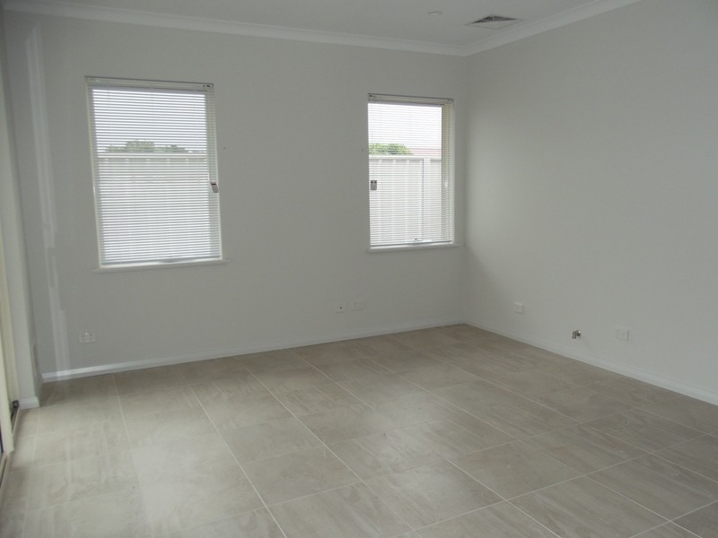 2/30 Elvire Street, Viveash WA 6056