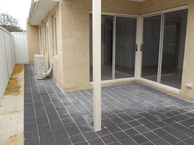 2/30 Elvire Street, Viveash WA 6056