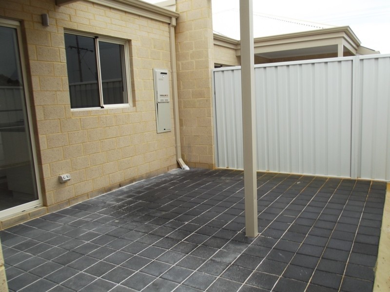 2/30 Elvire Street, Viveash WA 6056