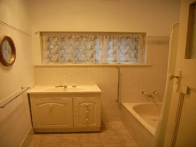 11 Fairweather Avenue, Woodville South SA 5011