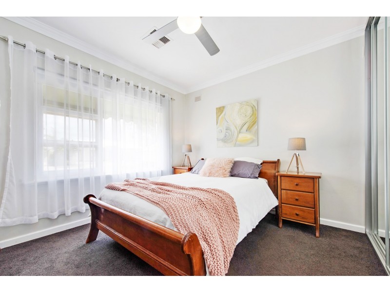 15 Golfers Avenue, Seaton SA 5023