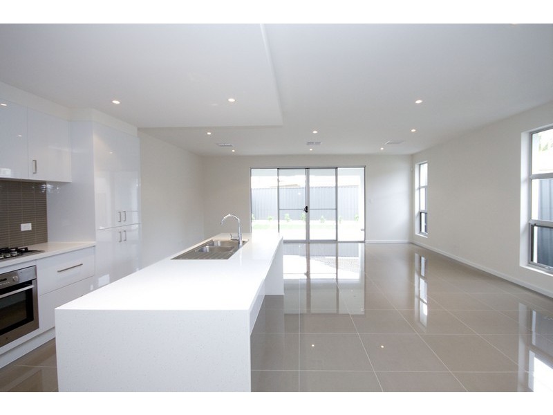 1/3 Dineen Place, West Beach SA 5024