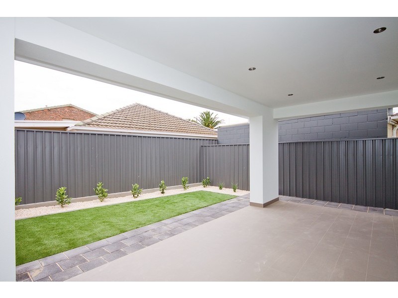 1/3 Dineen Place, West Beach SA 5024