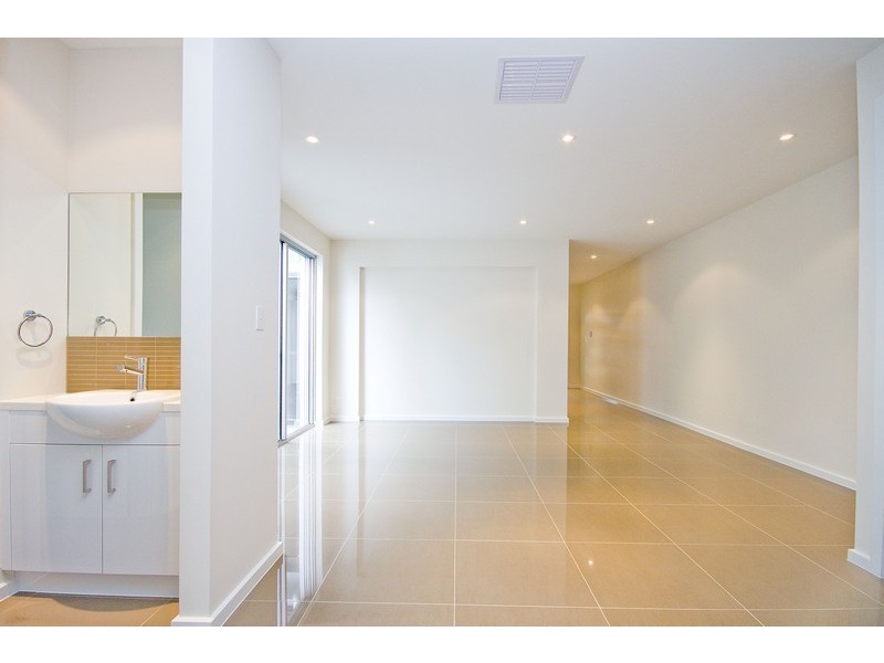 1/3 Dineen Place, West Beach SA 5024