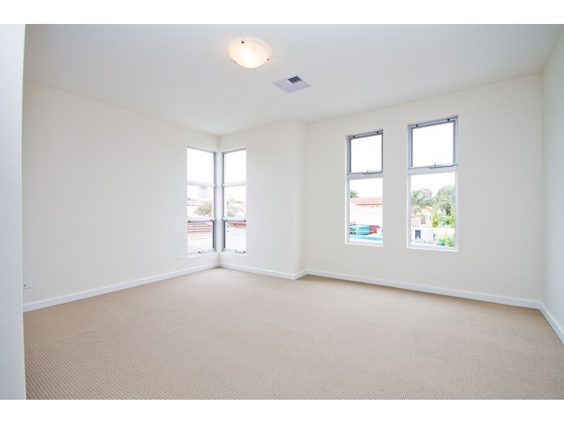 1/3 Dineen Place, West Beach SA 5024