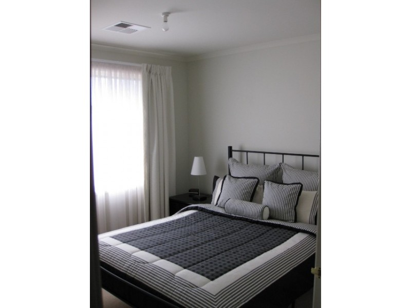 15 Dundee Avenue, Seaton SA 5023